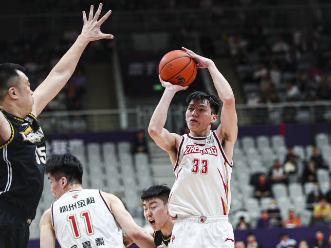 马刺完胜广东队，胡金秋惊艳四座