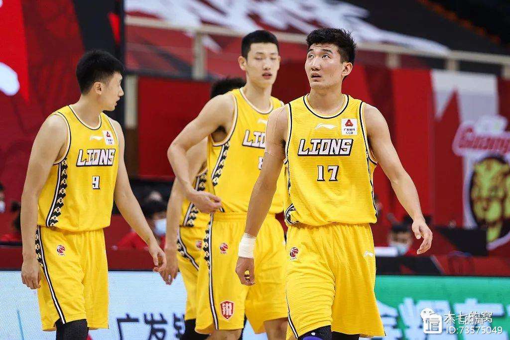 马刺完胜广东队，胡金秋惊艳四座