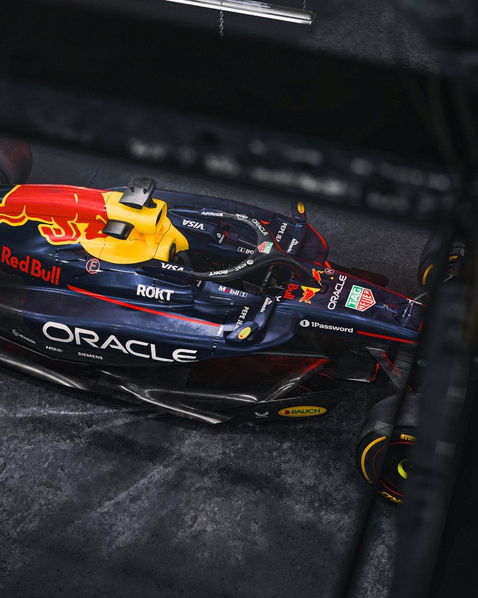 阿斯顿马丁完胜红牛二队，汉密尔顿关键制胜